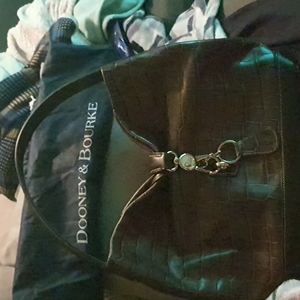 Dooney and Bourne logo lock Sac leather taupe purse. Smoke free home.